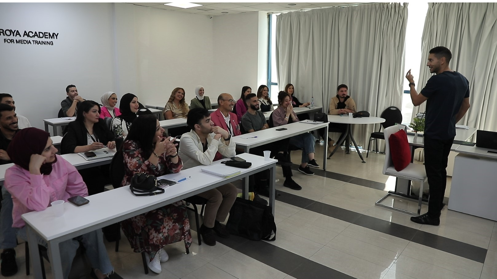 المهندس فارس الصايغ يحاضر بطلبة الدبلوم
